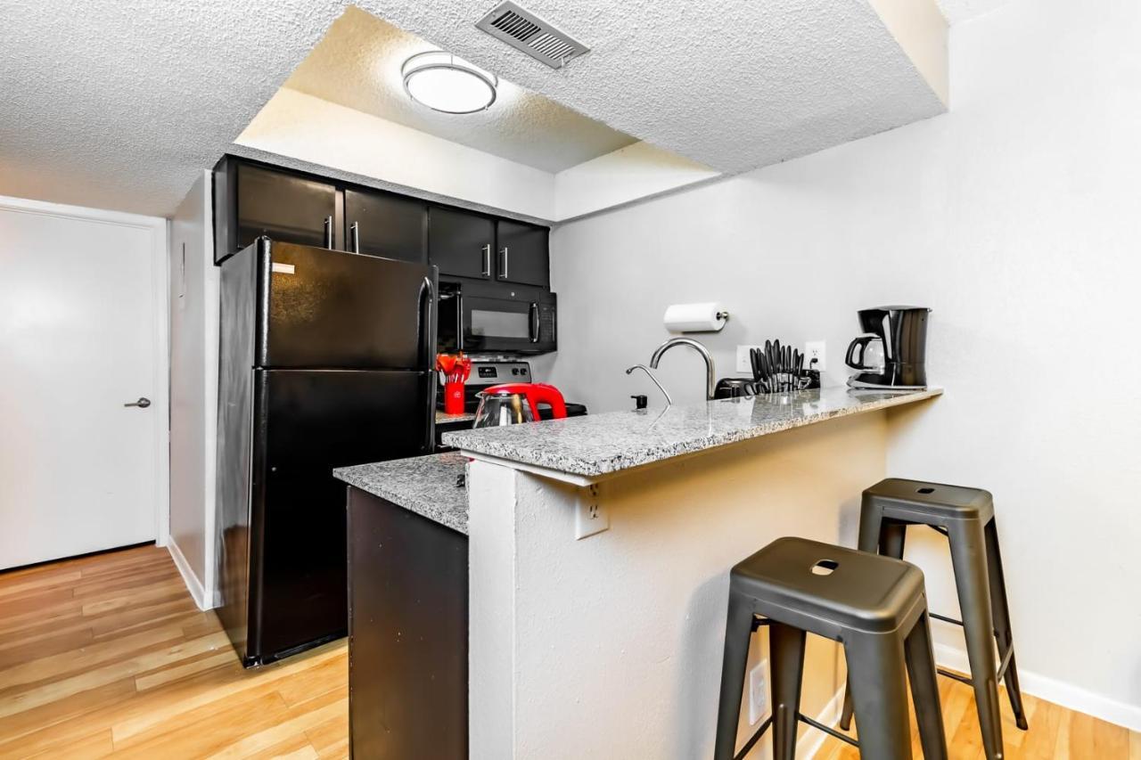 Efficiency 2Br King Bed Suites Next To Downtown Остин Экстерьер фото