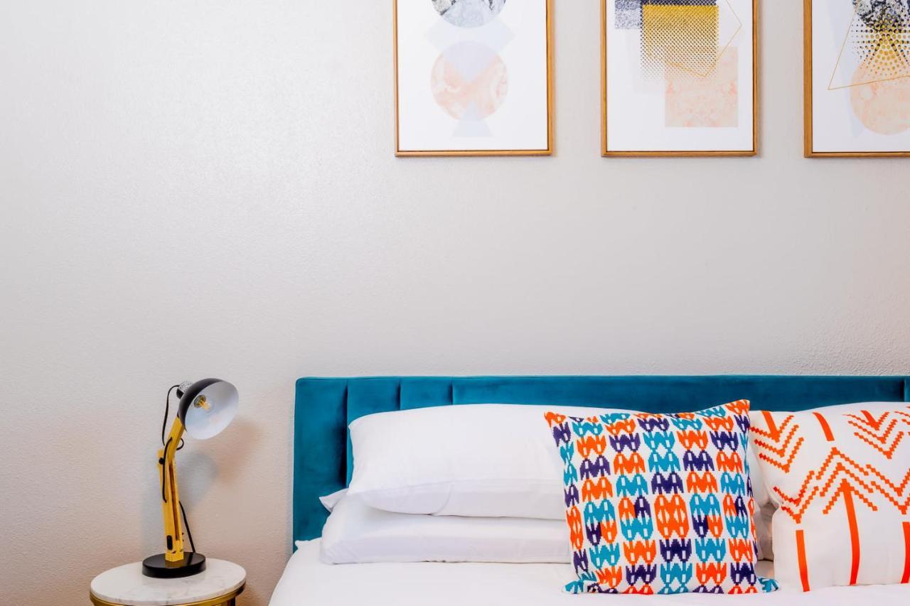 Efficiency 2Br King Bed Suites Next To Downtown Остин Экстерьер фото